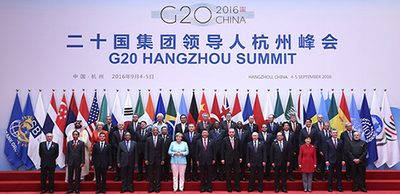 2016年G20峯會舉世矚目的二十國集團（G20）領導人第十一次峯會於9月4日至5日在浙江省杭州市舉行。應中國國家主席習近平邀請，美國總統奧巴馬、俄羅斯總統普京、英國首相特蕾莎·梅、法國總統奧朗德、德國總理默克爾、日本首相安倍晉三、韓國總統樸槿惠等二十國集團成員領導人，以及聯合國祕書長潘基文、世界銀行行長金墉、國際貨幣基金組織總裁拉加德、世界貿易組織總幹事阿澤維多等有關國際組織負責人都齊集杭州參與這次盛會。作爲國際經濟合作首要論壇和全球經濟治理重要機制，二十國集團肩負應對經濟風險挑戰，促進世界經濟增長，完善全球經濟治理，使各國人民共享發展成果的重要使命，致力於打造強有力的夥伴關系，構建開放型世界經濟。自去年底中國接任二十國集團主席以來，中方全力以赴，積極籌備大會，並提出了“構建創新、活力、聯動、包容的世界經濟”本次峯會之主題。
